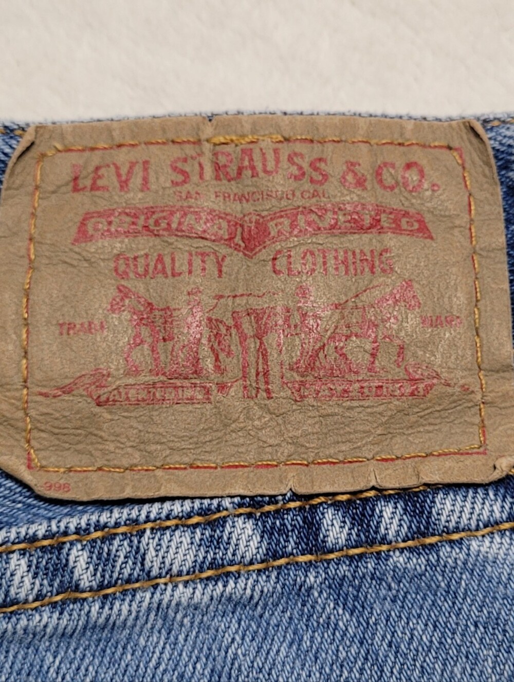 Levi's Vintage Y2K Mid-Wash Blue Cotton Denim Mid-Rise Red Tab Daisy Duke Shorts - Picture 9 of 9
